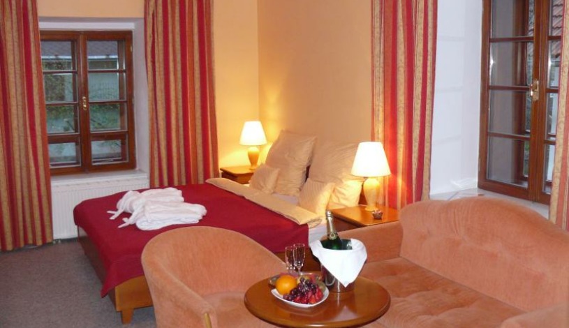 Penzion Pod Zámkem Jindřichův Hradec - Dvoulůžkový pokoj s balkonem a přistýlkou, Dvoulůžkový pokoj